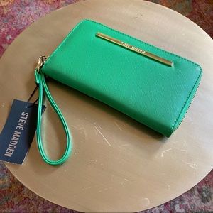 Steve Madden Kelly Green Wristlet Wallet